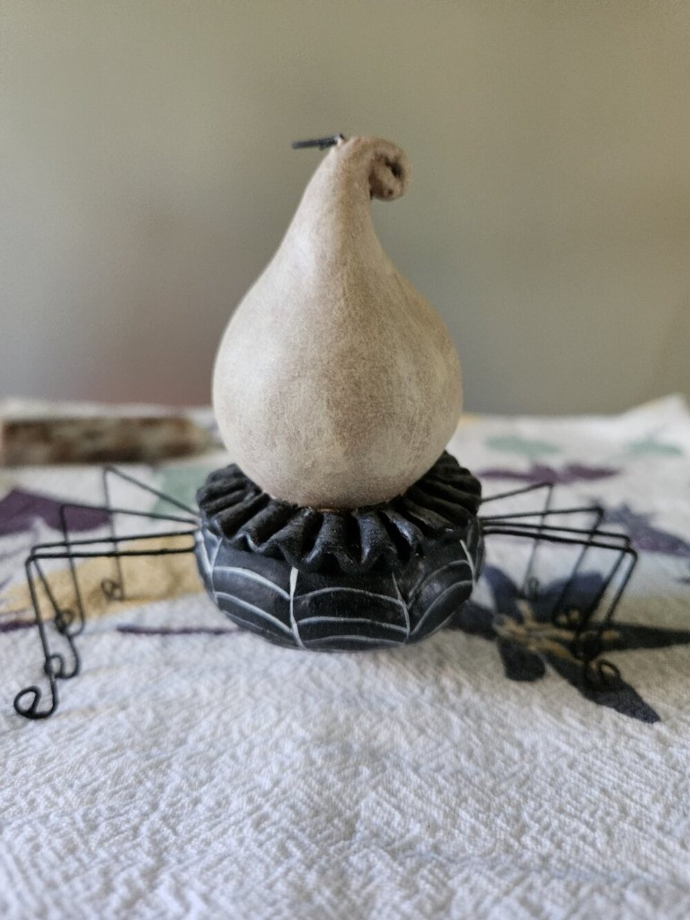 Ghostie Crawlie Ornament *Johanna Parker* - Picture 2 of 4